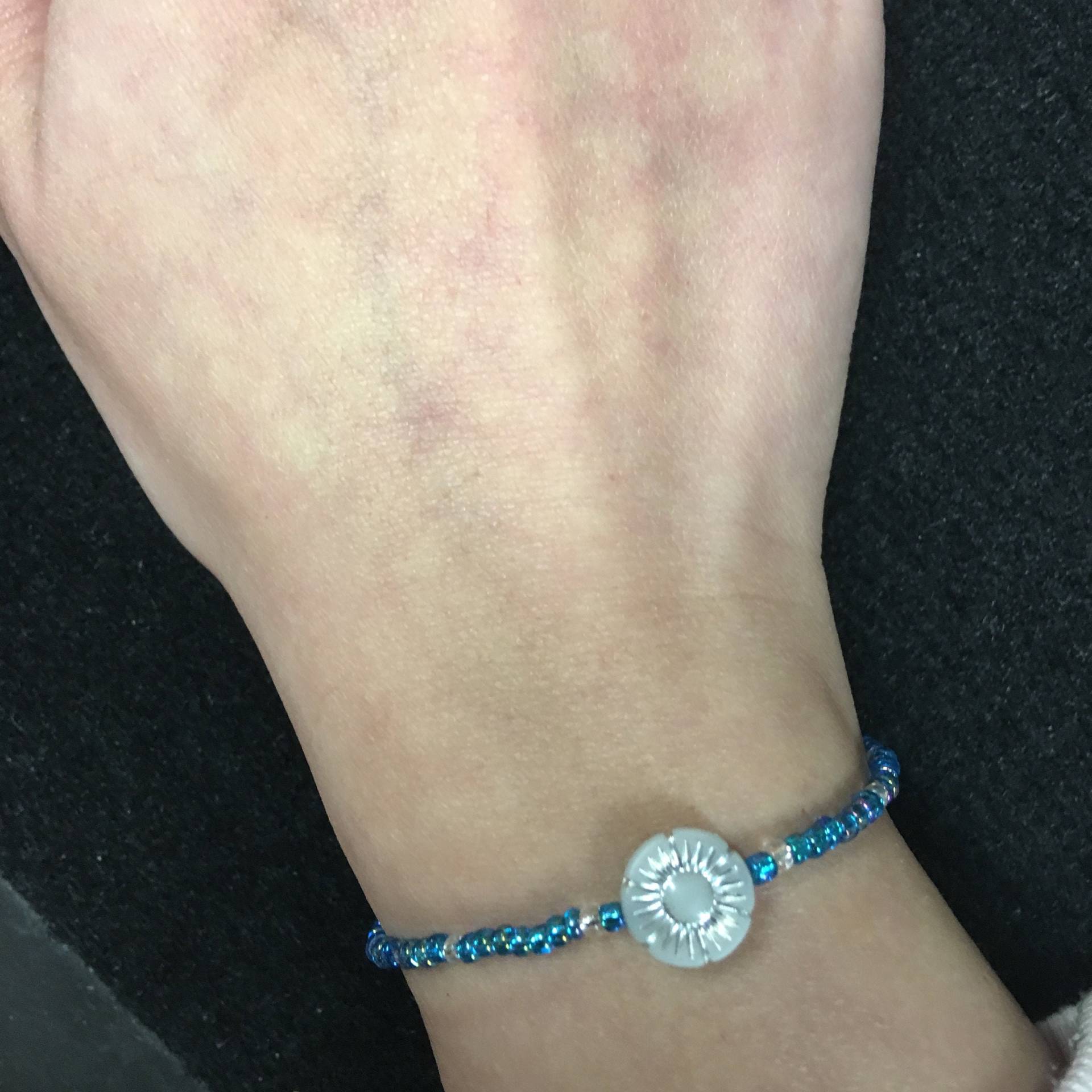 Frieden Und Innere Stabilität Spirituell Aufgeladen Blau Intention Armband Wohlstand Glücksversprechend Metallic Faden Einstellbare Größe Frieden Und Innere Stabilität Spirituell Aufgeladen Blau Intention Armband Wohlstand Glücksversprechend Metallic Faden Einstellbare Größe von MoonlightGuidanceLtd