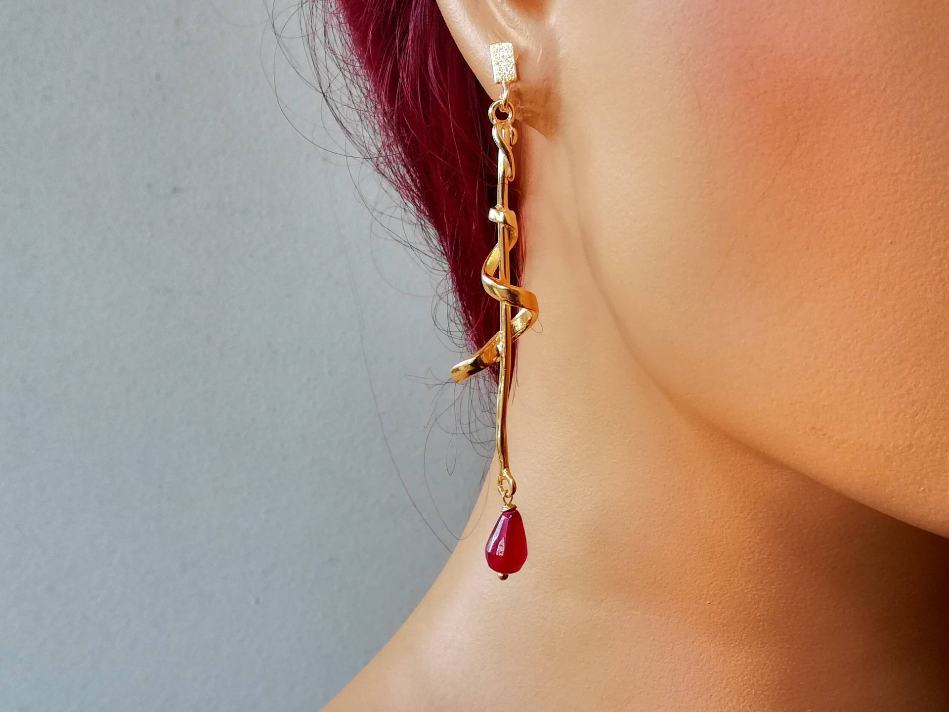 Goldene Ohrringe Mit Amethyst Steine Goldene Ohrringe Mit Amethyst Steine von MoonlightJewelArt