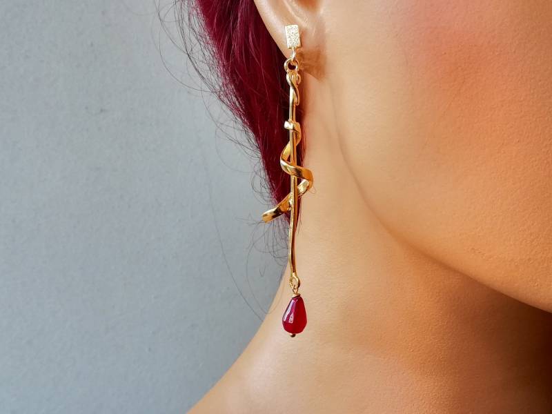 Goldene Ohrringe Mit Amethyst Steine Goldene Ohrringe Mit Amethyst Steine von MoonlightJewelArt