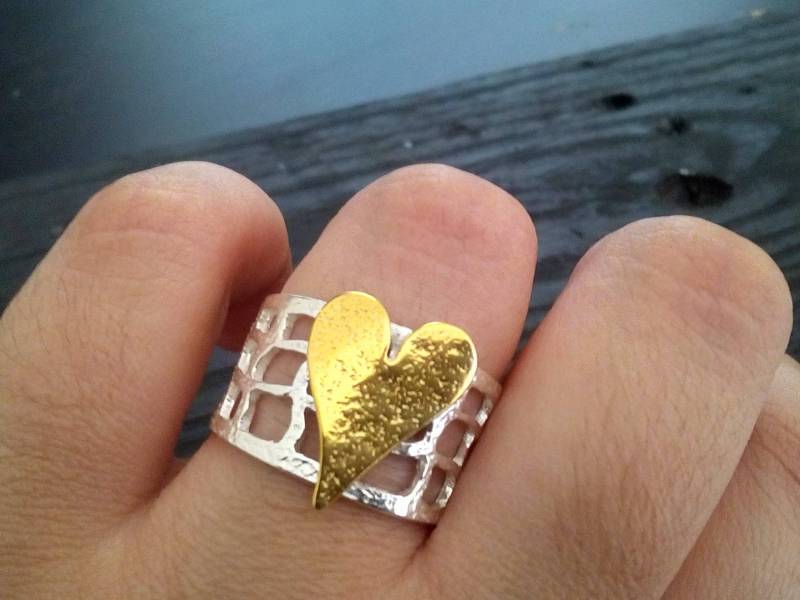 Silber Ring Mit Goldenem Herzen Silber Ring Mit Goldenem Herzen von MoonlightJewelArt