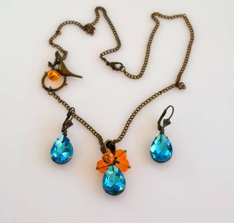 Blaue Kristall Halskette, Blaue Ohrringe, Strass Teardrop Anhänger, Rh 40 Blaue Kristall Halskette, Blaue Ohrringe, Strass Teardrop Anhänger, Rh 40 von MoonlightSprite