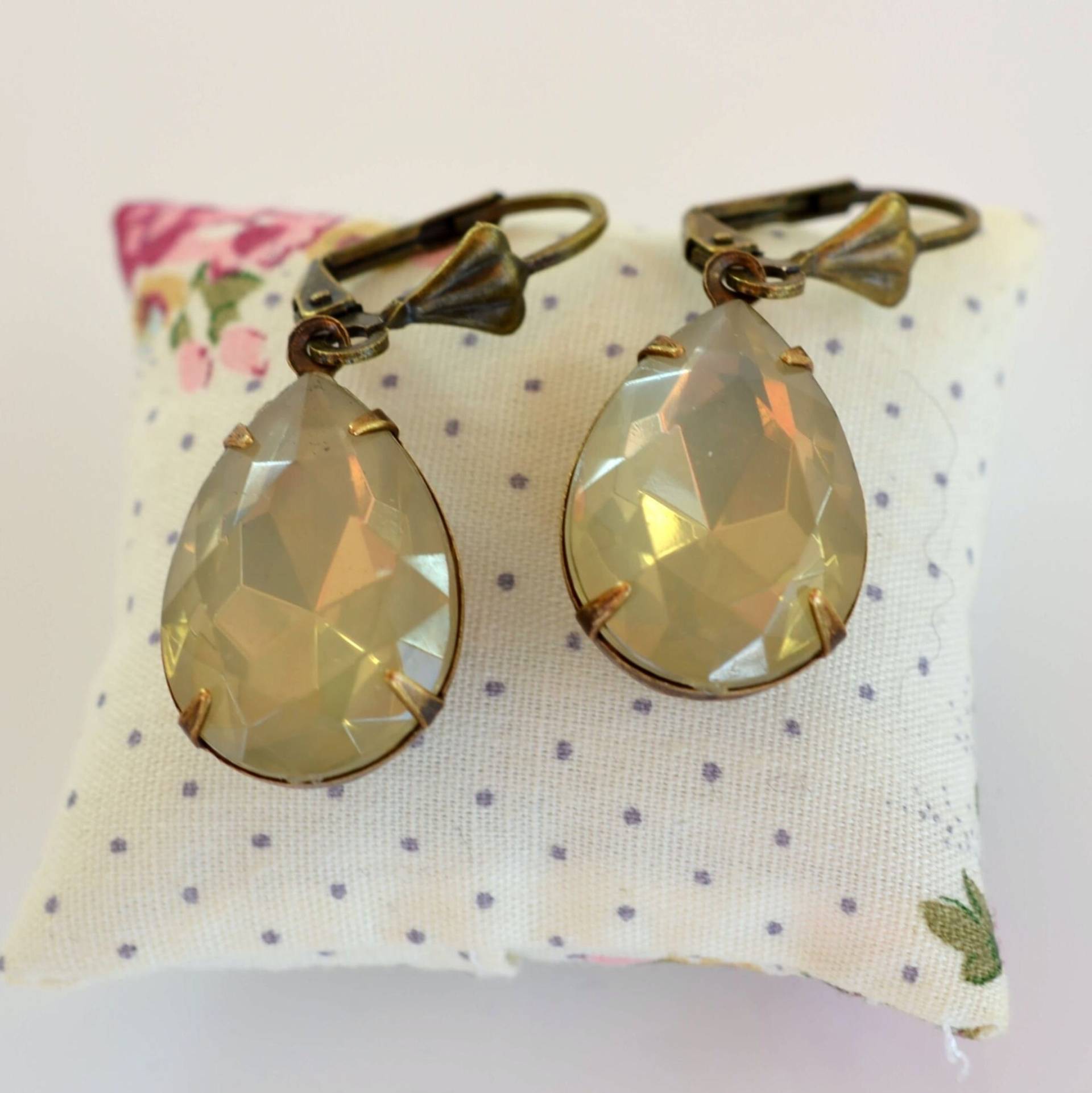 Gelbe Strass Ohrringe, Kristall Glas Tropfen Vintage Stil Rh 43 Gelbe Strass Ohrringe, Kristall Glas Tropfen Vintage Stil Rh 43 von MoonlightSprite