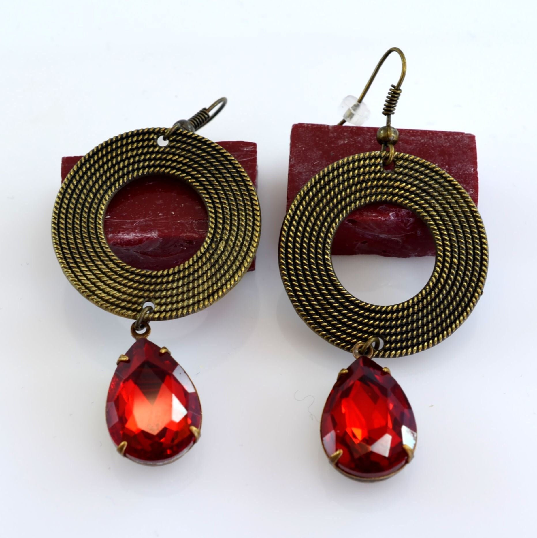 Rote Strass Ohrringe, Rote Teardrop Kristall Glas Ohrringe, Bronze Boho Vintage-Stil-Ohrringe, Rh 27 Rote Strass Ohrringe, Rote Teardrop Kristall Glas Ohrringe, Bronze Boho Vintage-Stil-Ohrringe, Rh 27 von MoonlightSprite