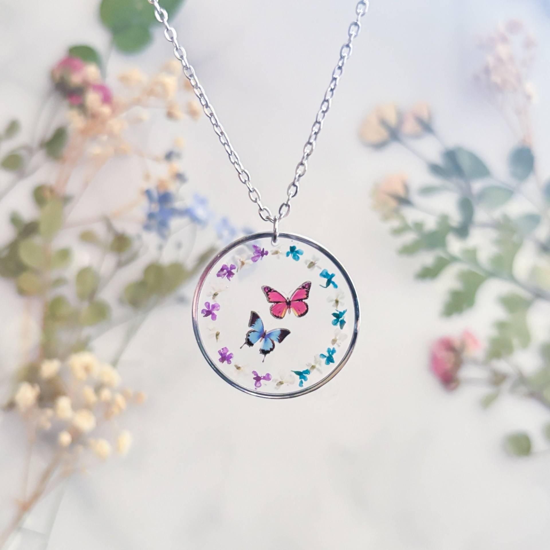 Schmetterling Halskette Mit Echten Blumen Für Frauen, Handgemachte Garten-Liebhaber-Geburtstags-Geschenke Sie von MoonlitRoseJewellery