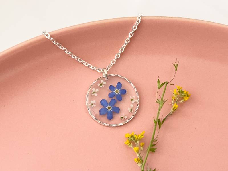 Vergissmeinnicht Blumen Halskette, Echte Blume Blau, Brautjungfer Geschenke, Zierliche Blaue Halskette von MoonlitRoseJewellery