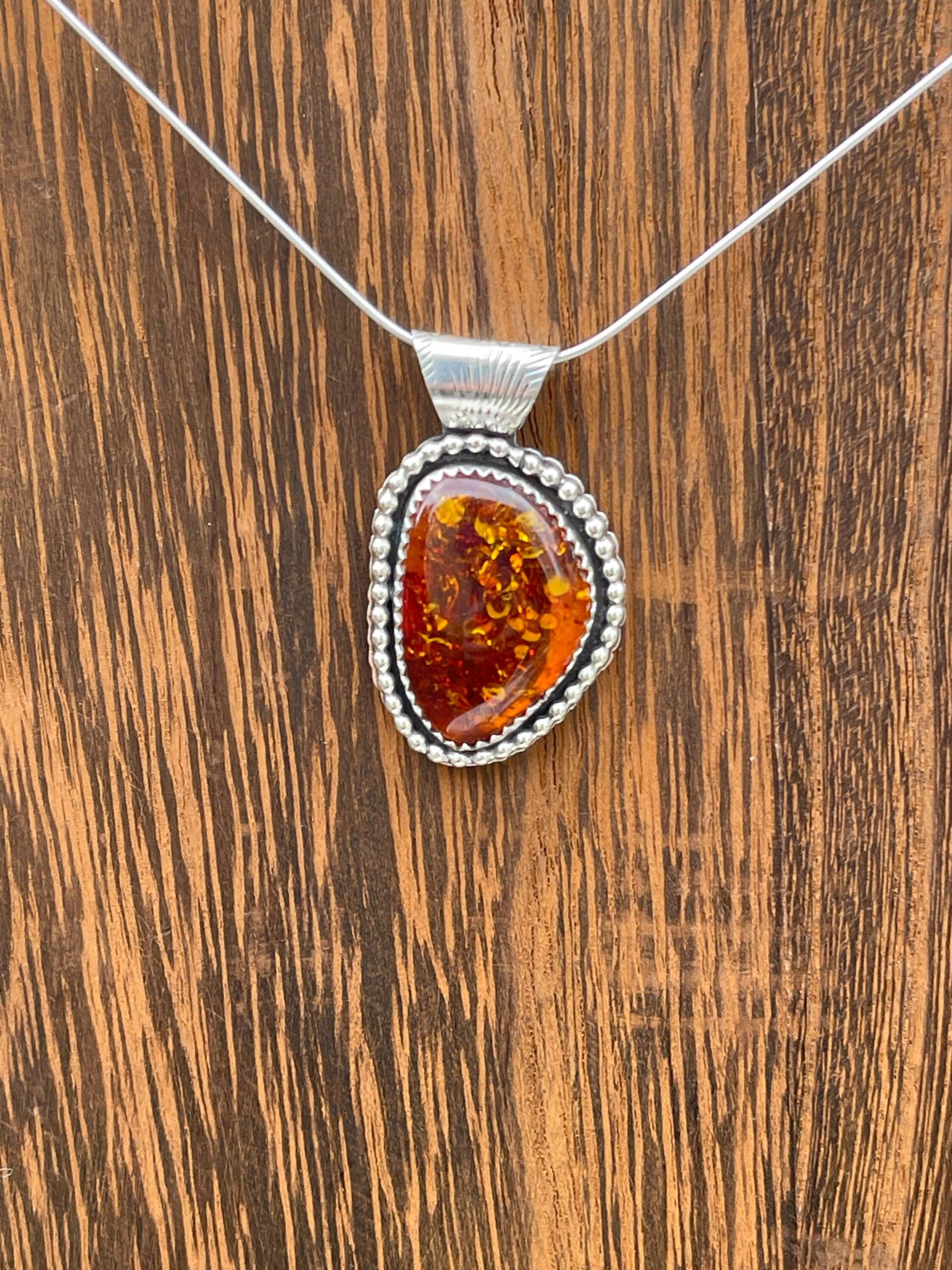 Heiliges Herz Bernstein Anhänger Mit Sterling Silber Kette von MoonriseAlchemy