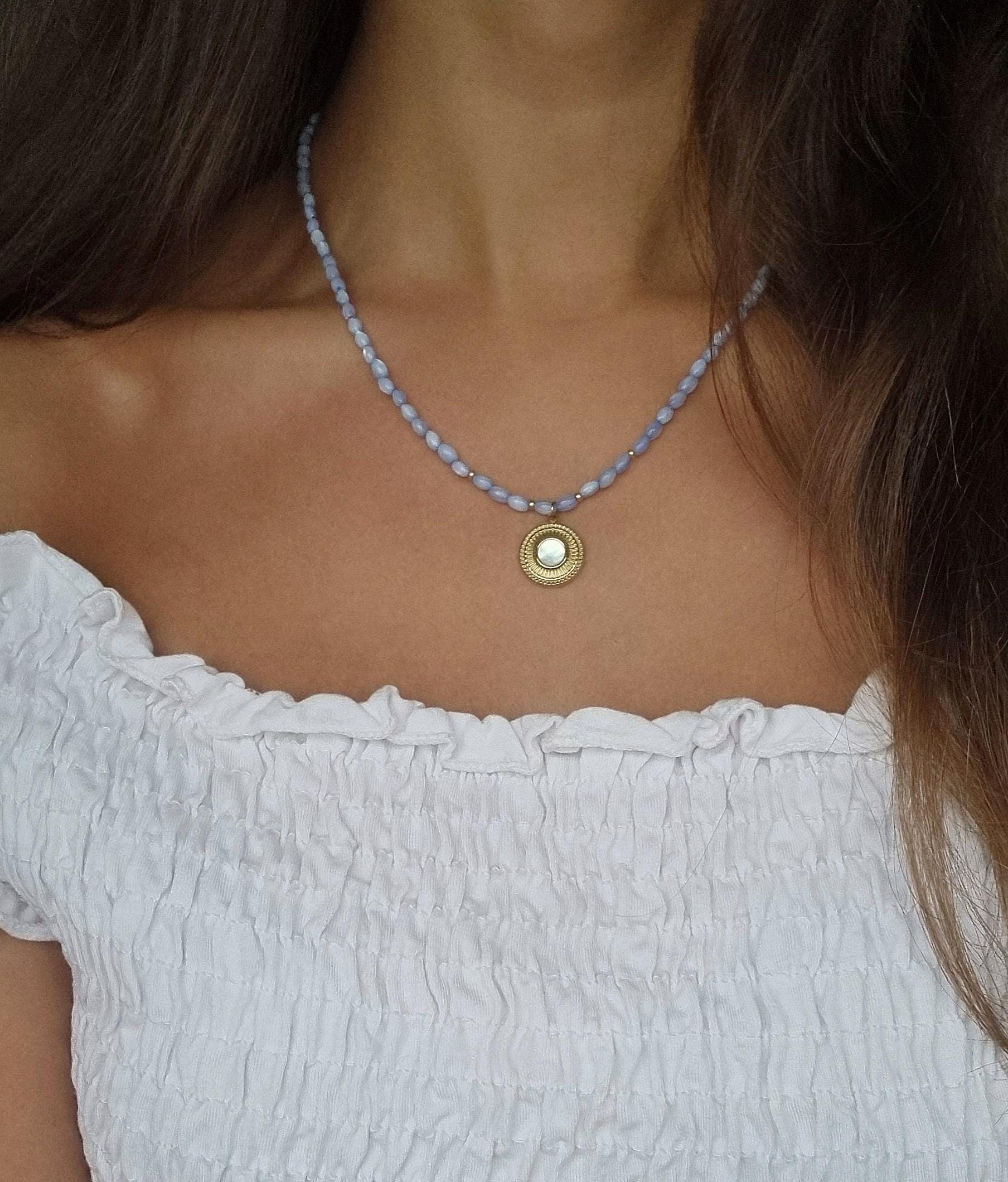 Halskette Mit Perlmutt Blaue Perlen Edelstahlanhänger Sommerlich Beachstyle Halskette Mit Perlmutt Blaue Perlen Edelstahlanhänger Sommerlich Beachstyle von MoonshinejewelleryDE
