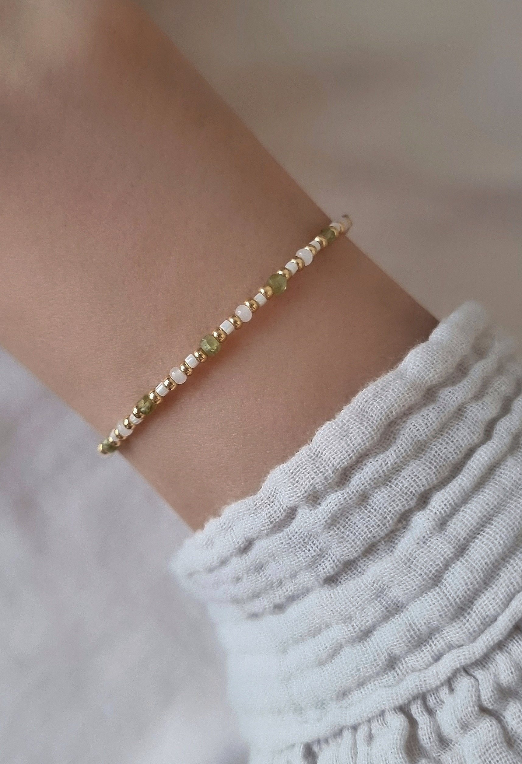 Handgemachtes Filigranes Halbedelstein Peridot Perlenarmband Mit Edelstahl Verschluss Handgemachtes Filigranes Halbedelstein Peridot Perlenarmband Mit Edelstahl Verschluss von MoonshinejewelleryDE