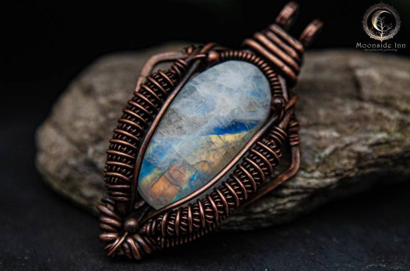 Handgemachte Kupfer Draht Wrapped Mondstein Anhänger Halskette von MoonsideInn