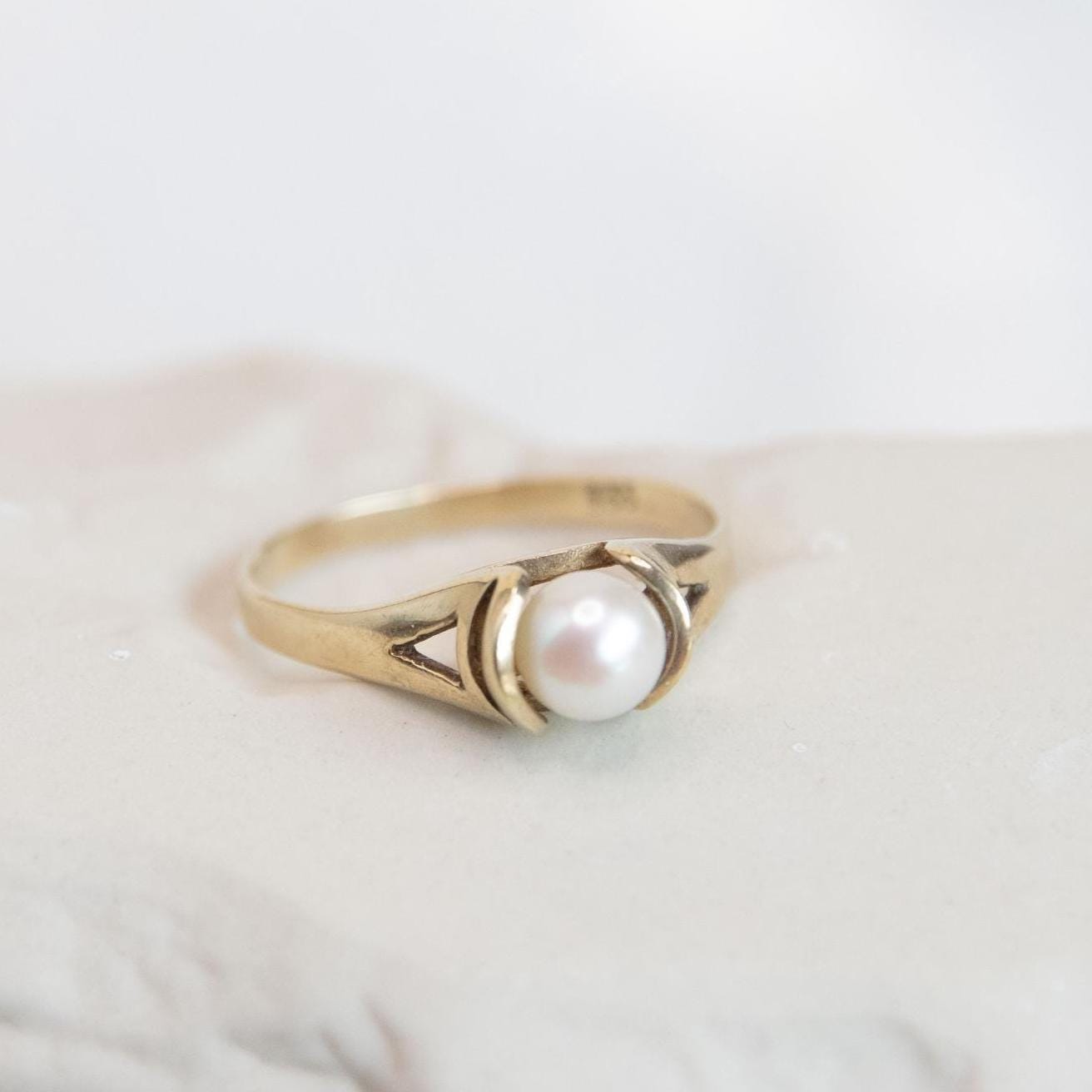 Vintage 8K Gold Pearl Ring | Elegant Minimalist Design Size 58 Classic Modern-Vintage Pre-Loved Plus Jewelry Gift von Moonspiritcards