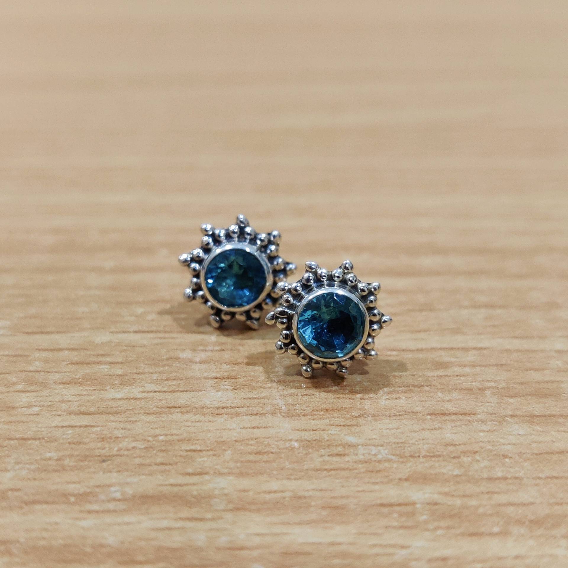 Blauer Quarz Edelstein 925 Sterling Silber Ohrstecker, Handgemachte Ohrstecker Für Den Täglichen Gebrauch, Schmuck Aus Blauem Stein Valentinstag von Moonstoneringstore