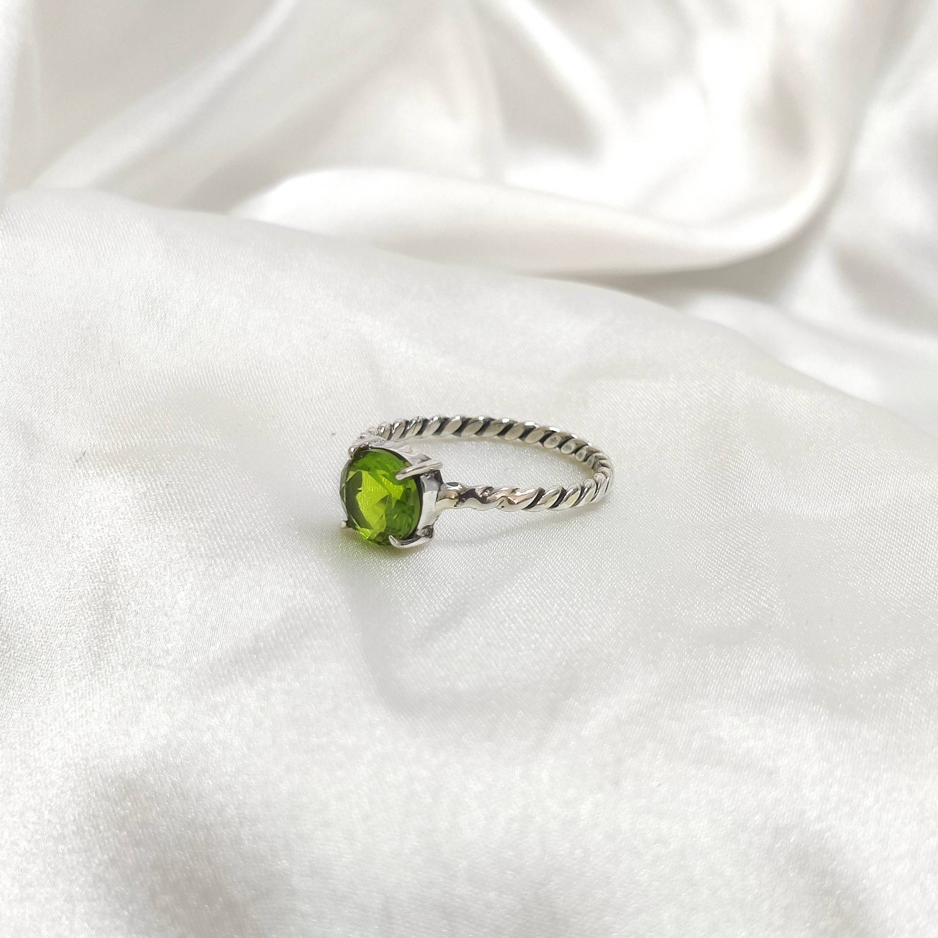 Peridot Edelstein 925 Sterling Silber Zierlicher Ring, Schmuck Für Sie, Statement Schmuck, Handgemachte Silberringe, Valentinstag Ringe Geschenk von Moonstoneringstore