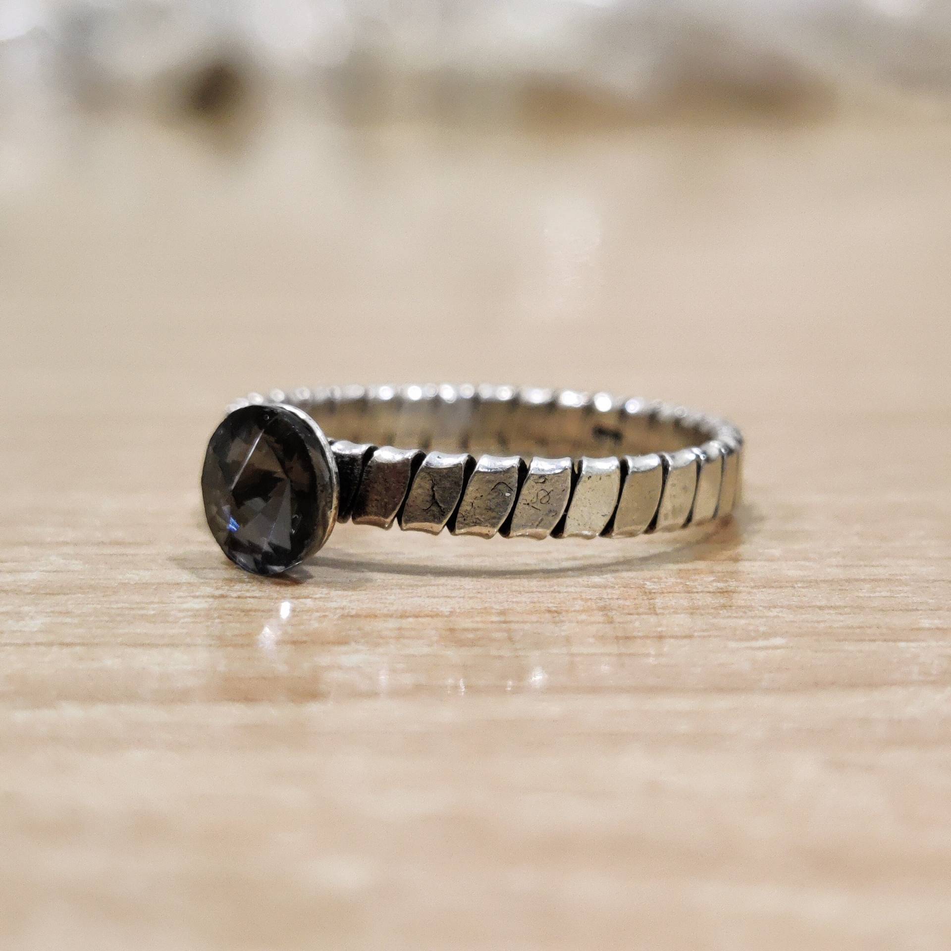 Rauchquarz Ring, Zierlicher 925 Sterling Silber Boho Handgemacht, Natürlicher Edelstein, Dünner Bandring, Geburtsstein Frauen Ring von Moonstoneringstore