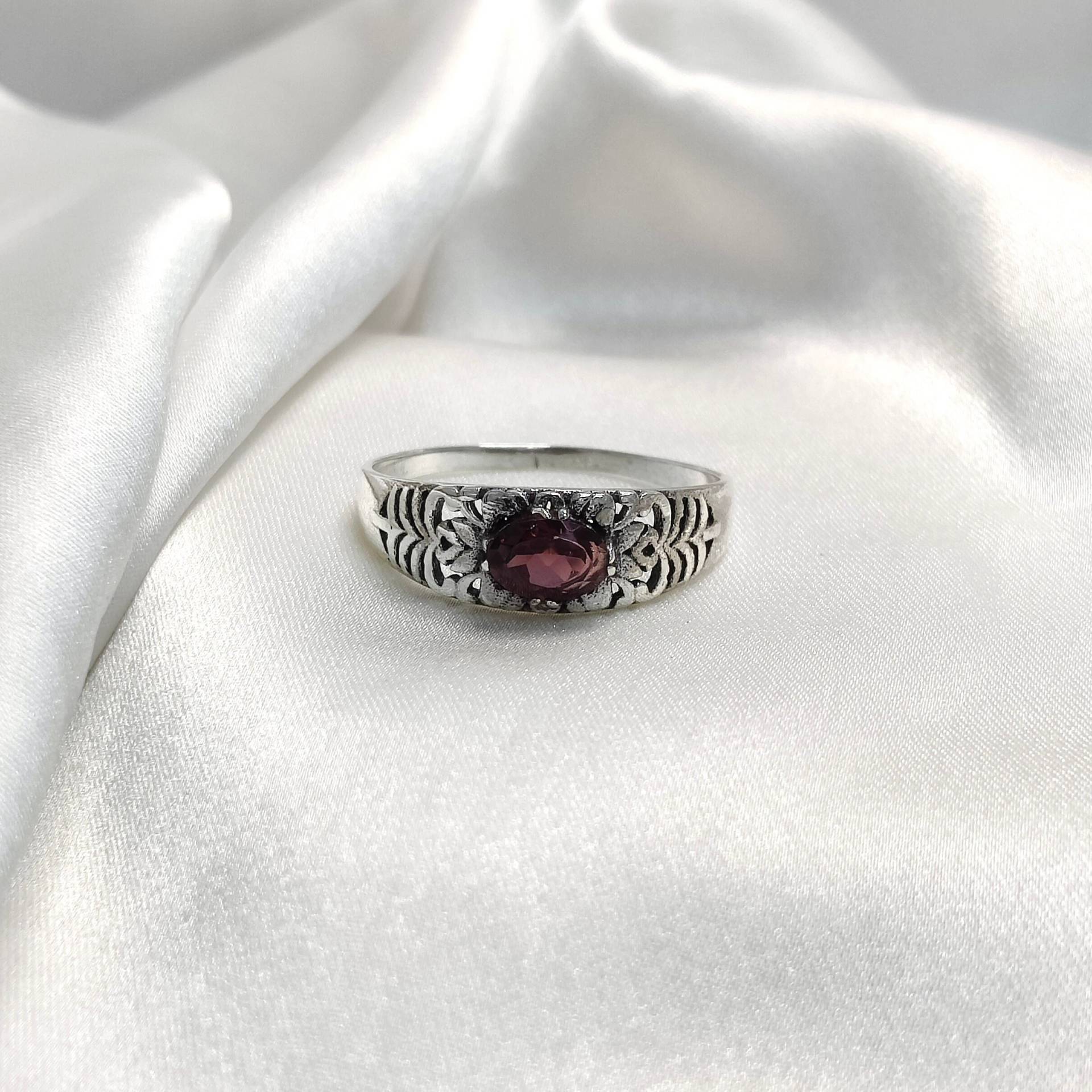 Roter Granat Edelstein Handgemachter Ring, 925 Sterling Silber Geschenk Für Sie, Jahrestag Januar Birthstone, Tägliche Abnutzung Silberschmuck von Moonstoneringstore