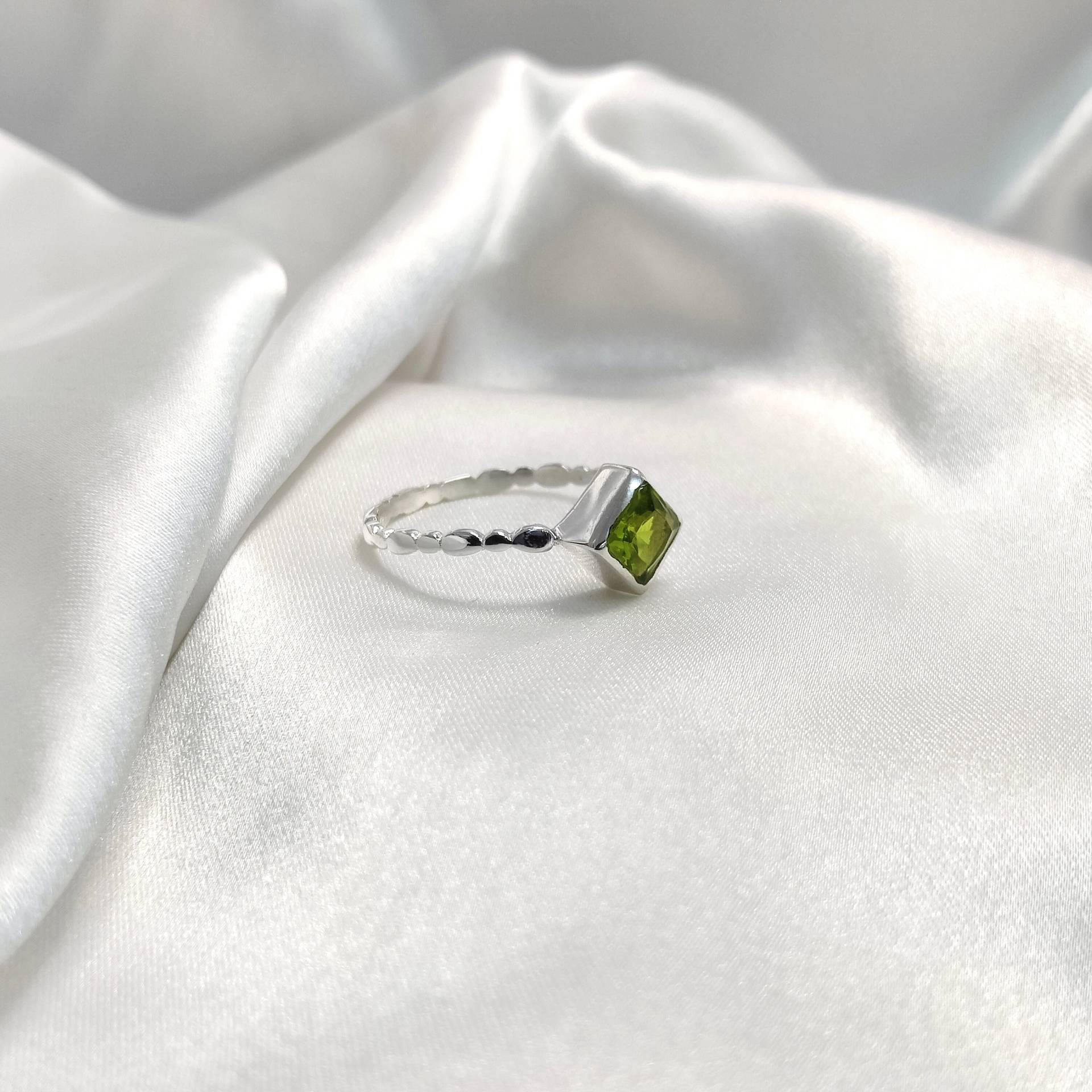 Peridot Edelsteinring Ehering Ring 925 Sterlingsilberring Beste Für Sie Jahrestag Geschenk Neujahr Geschenkideen von Moonstoneringstore