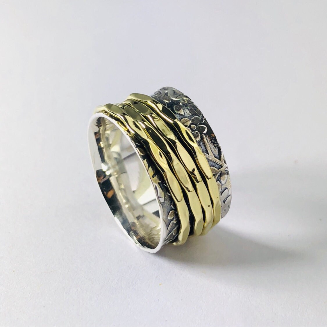 Silber Spinner Ring 925 Sterling Designer Gehämmert Geschenk Für Sie Halloween Cyber Sale 2023 von Moonstoneringstore