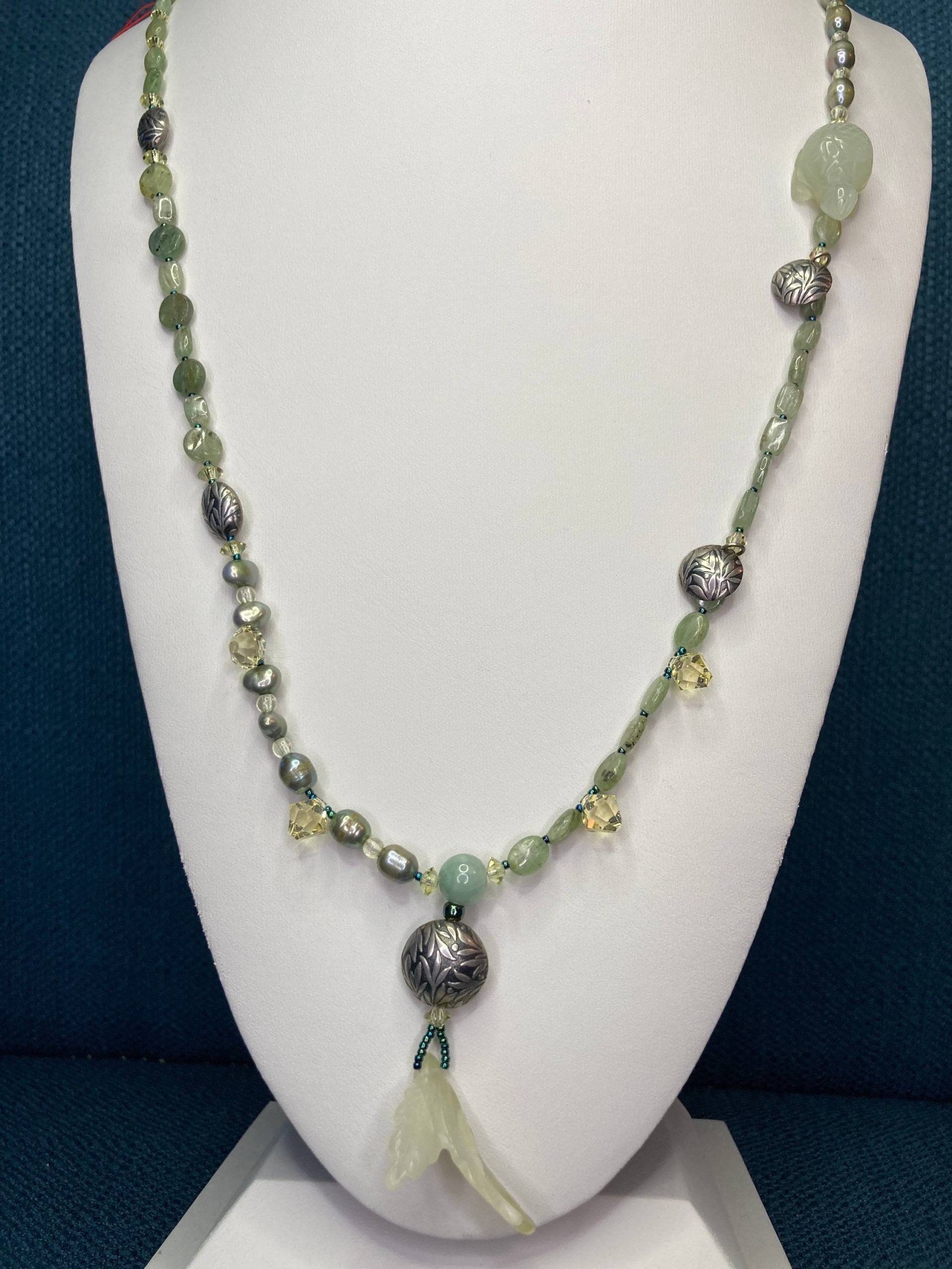 Jade, Kyanit, Geprägte Sterling Blatt Perlen, Grüne Kartoffel Süßwasserperlen Und Jonquil Swarovski Kristall Halskette, Armband Ohrringe Set von MoonwaterJewelryShop