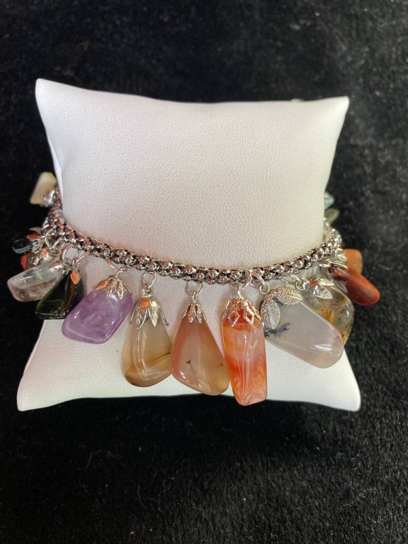 Poliertes Natürliches Achatquarz Jaspis, Rotes Tigerauge Und Amethyststeinanhänger Machen Dieses Handgefertigte Sterling Überzogene Armband von MoonwaterJewelryShop