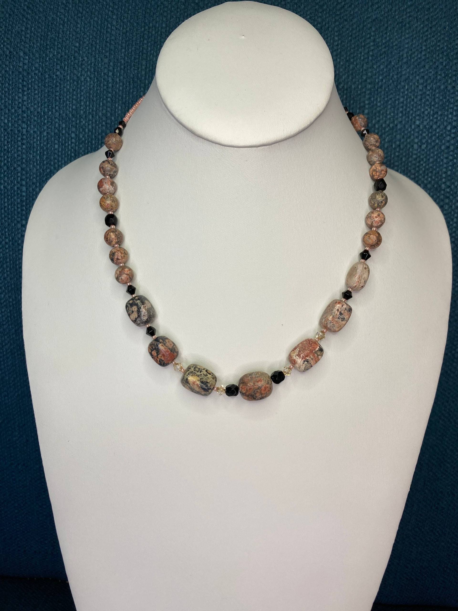 Rosa Leoparden Jaspis Halskette Mit Schwarzen Swarovski Kristallen & Vintage Glasperlen Ergeben Eine Natürliche, Erdige Choker Kette Kleinem von MoonwaterJewelryShop