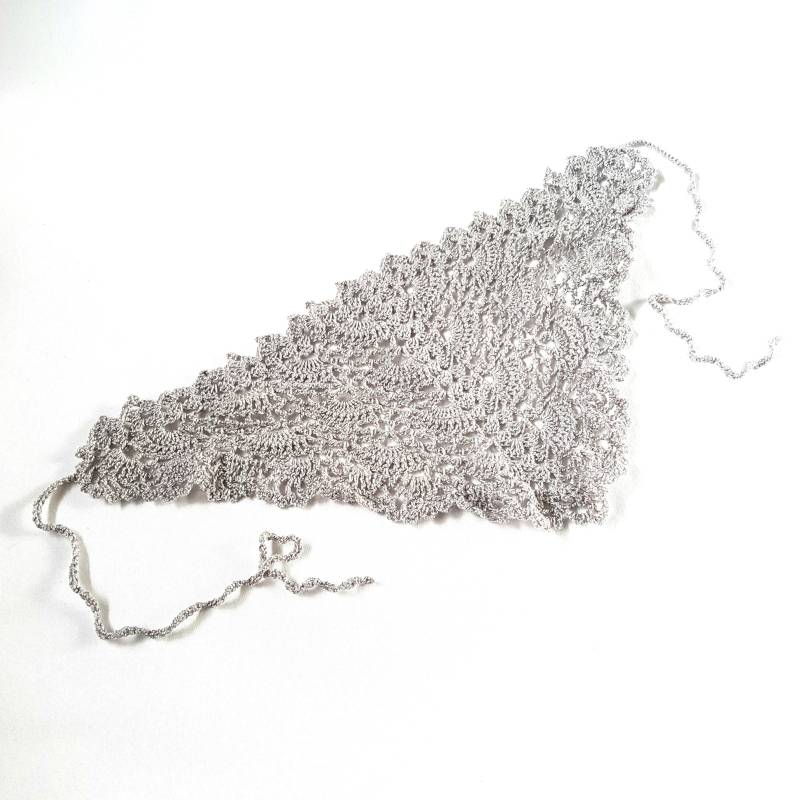 Mädchen Dreieck Stirnband Häkeln, Weiches Gehäkeltes Kopftuch, Spitzen Bandana, Feiner Weicher Schal, Grauer Spitzenschal von MooseandWren