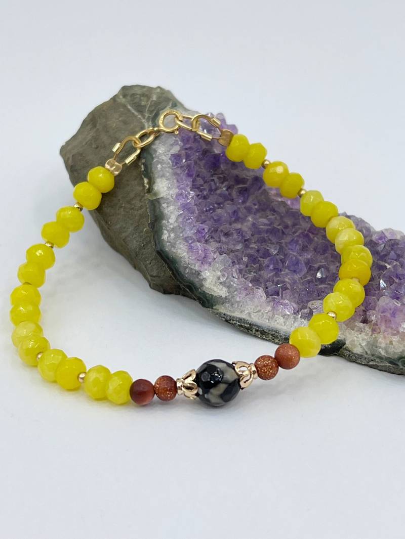 Gelbes Jade Armband Mit Natürlichen Goldfluss Perlen Und Achat Steinen -Gold Filled von MorMalas