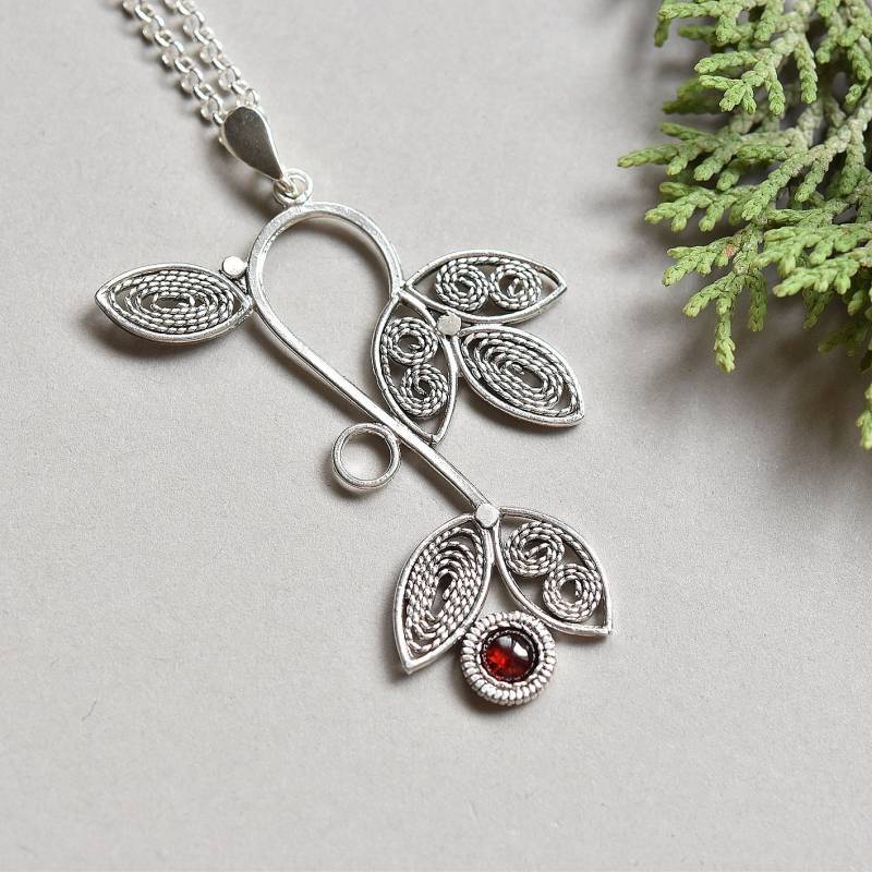 Granat Blumen Halskette, Silber Filigran Anhänger, Februar Geburtsstein Halskette, Israel Schmuck Granat Blumen Halskette, Silber Filigran Anhänger, Februar Geburtsstein Halskette, Israel Schmuck von MorSilverJewelry