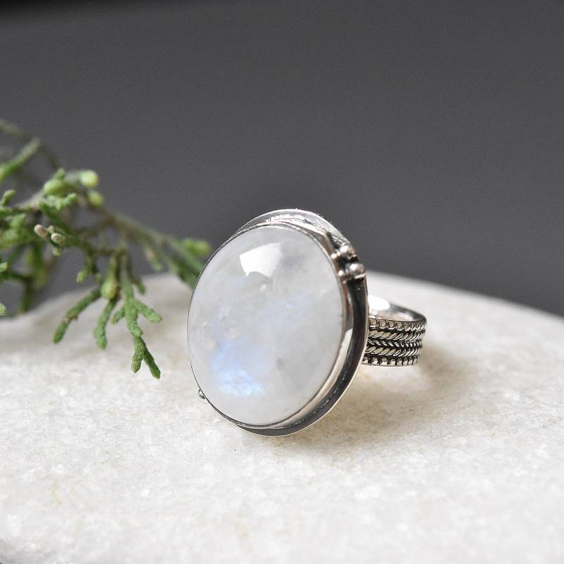 Mondstein Silber Ring, Ovaler Stein Ring, Regenbogen Ring Mondstein Silber Ring, Ovaler Stein Ring, Regenbogen Ring von MorSilverJewelry