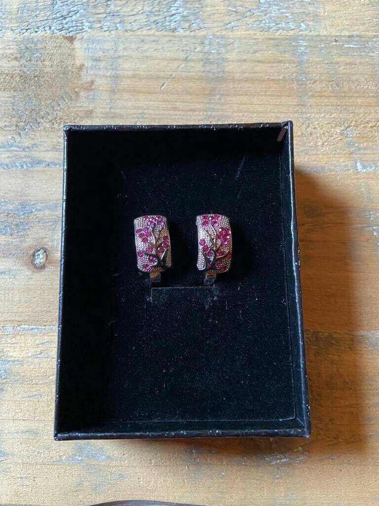 Kirschblüte Ohrringe Rosa Blumenzweige Kristall Kleine Creolen Pflaumenblüte Luxus Clip Blüte von MoraiDes