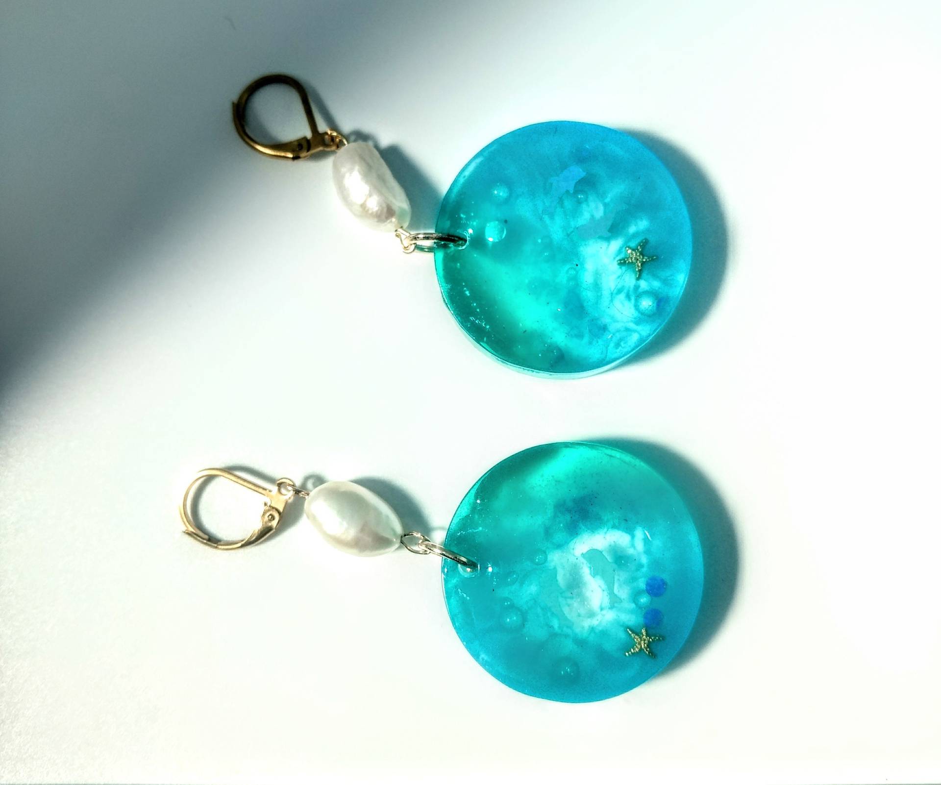 Pastell Ozean Ohrringe Mit Perlen, Seestern Und Delfin Verzierungen Pastell Ozean Ohrringe Mit Perlen, Seestern Und Delfin Verzierungen von MoreMagic