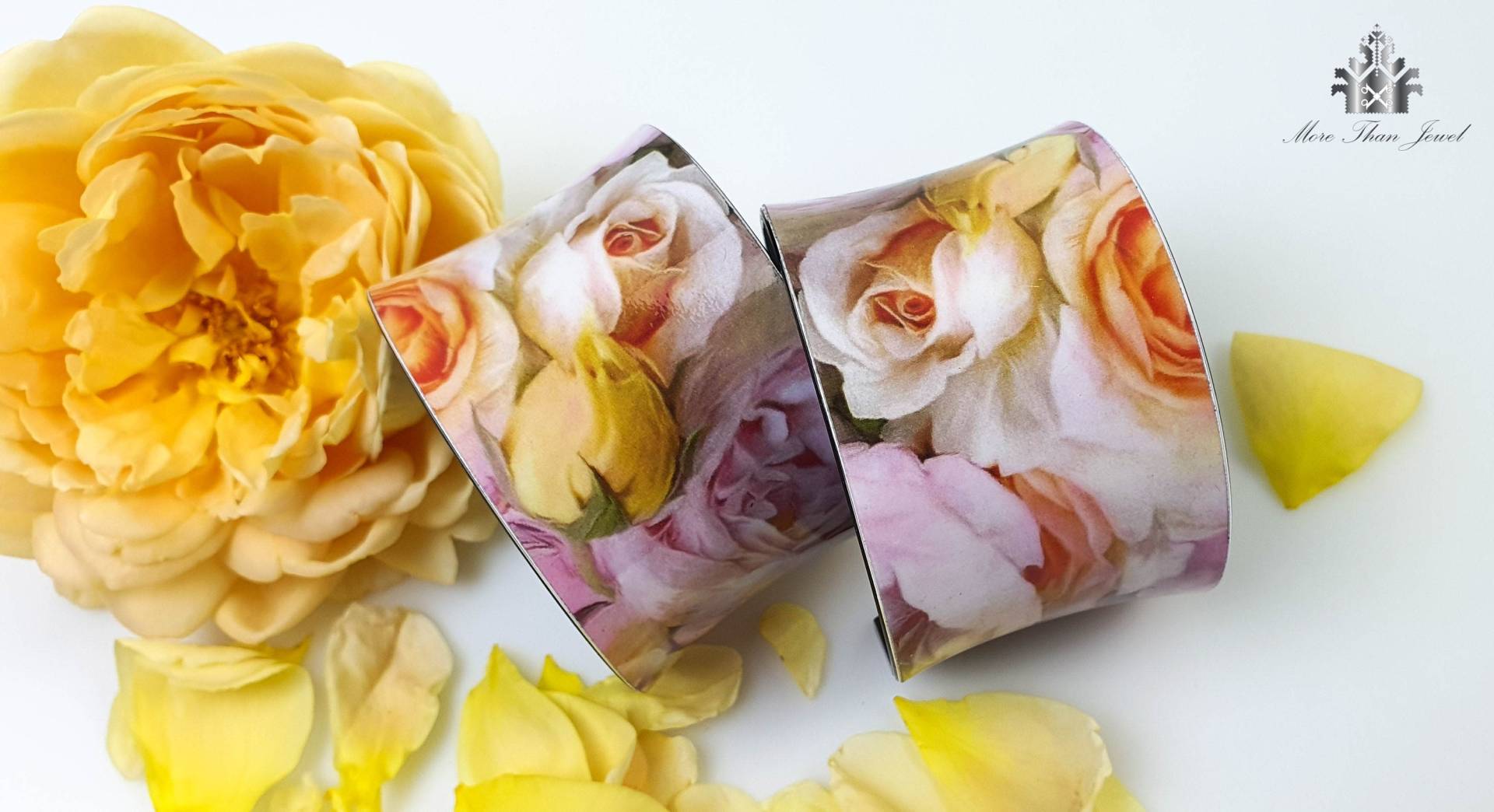 Handgefertigtes Manschettenarmband Design "Yellow Rose", Geschenk Für Sie, Kunst Frauen Schmuck, Designer Armreif von MoreThanJewelDesign