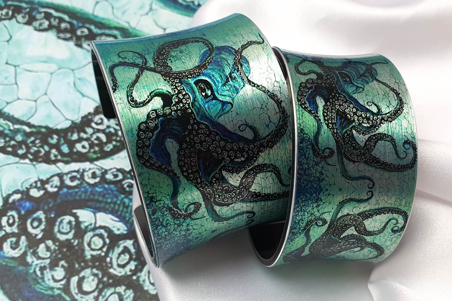 Octopus Handmade 2 Cuff Armbänder "Octopus Atlantic", Geschenk Für Sie, Frauen Schmuckset, Ocean Armreifen, Blue Print Schmuck von MoreThanJewelDesign