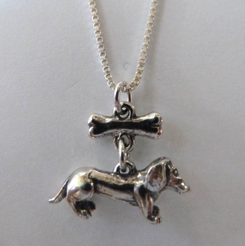 Dackel Und Knochen Hund Halskette von MorganFischerJewelry