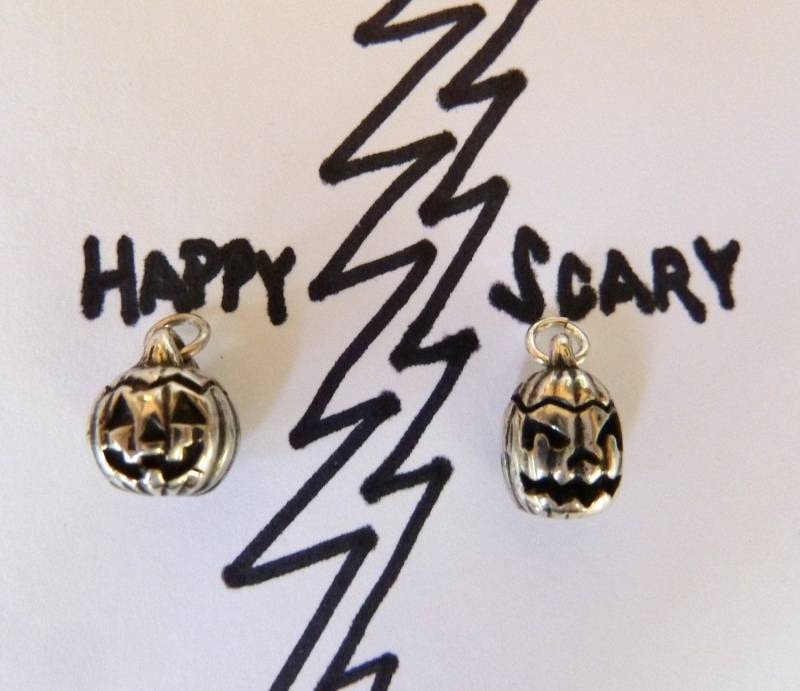 sterling Silber Glücklich Und Beängstigend Halloween Kürbis Charms von MorganFischerJewelry