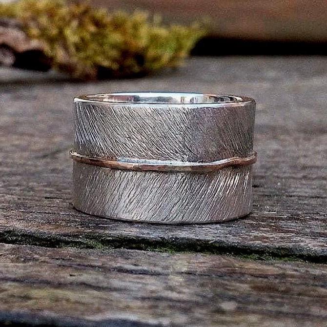 Breiter Federring Aus Silber Und Gold | Handgefertigter Unisex Schmuck von MorgentauSilber