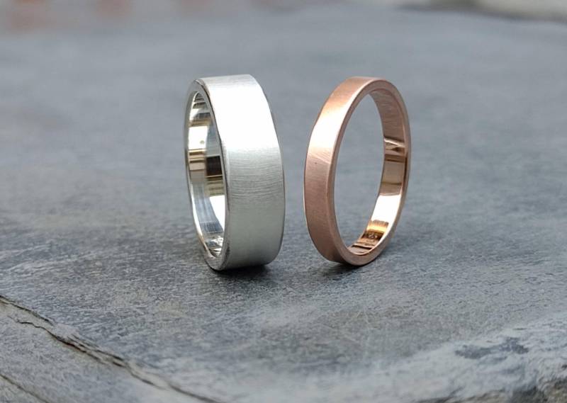 Einzigartiges Trauringe Aus Rotgold Und Silber 925 // Handgefertigte Unterschiedliche Eheringe Für Eine Besondere Hochzeit von MorgentauSilber