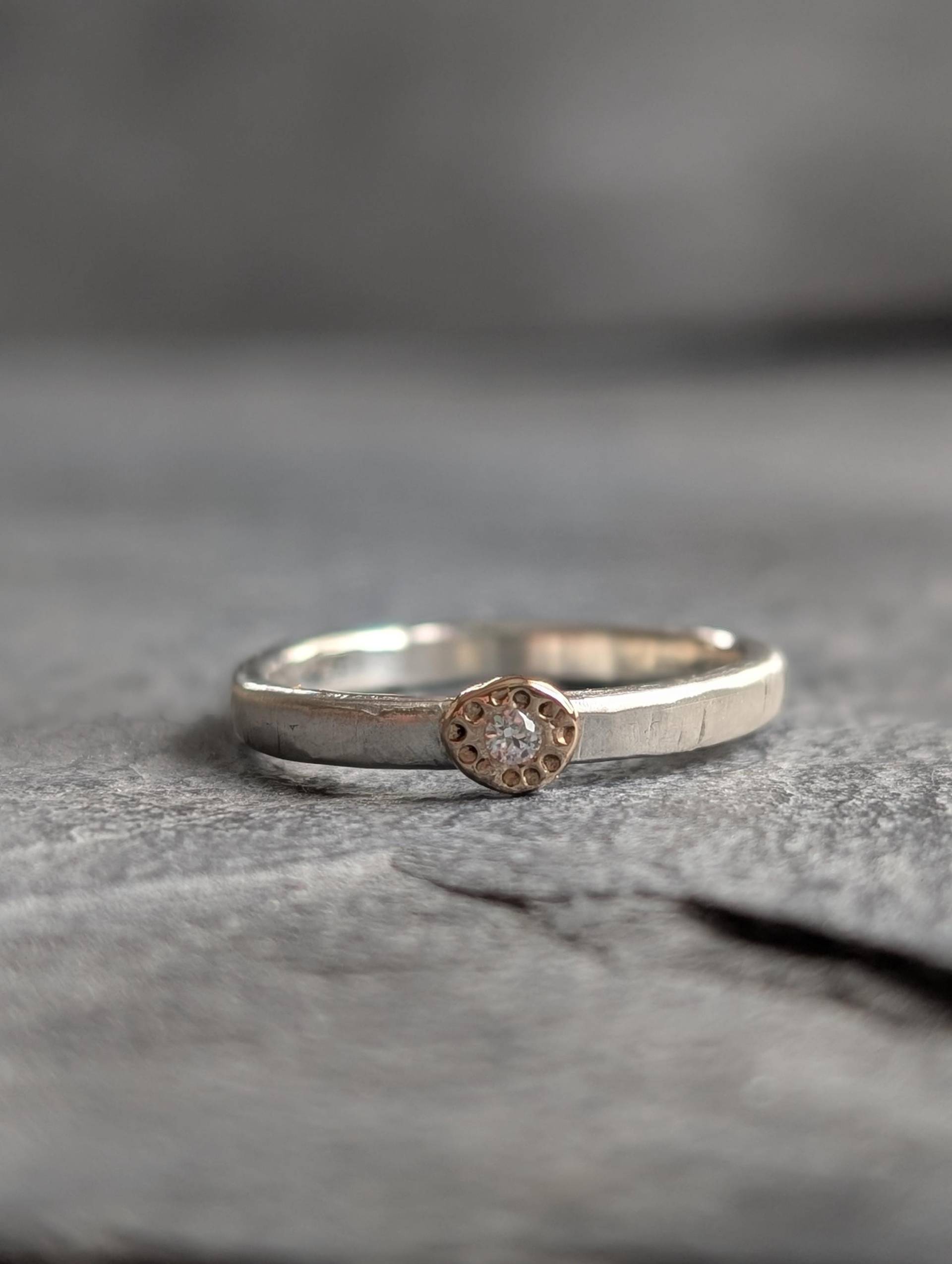 Brilliant-Ring Aus Silber Und Gold Mit Floralem Design // Besonderer Damenring in Bicolor von MorgentauSilber