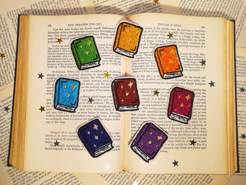 Zauber Buch Aufnäher Wunschfarbe von MoriCraft