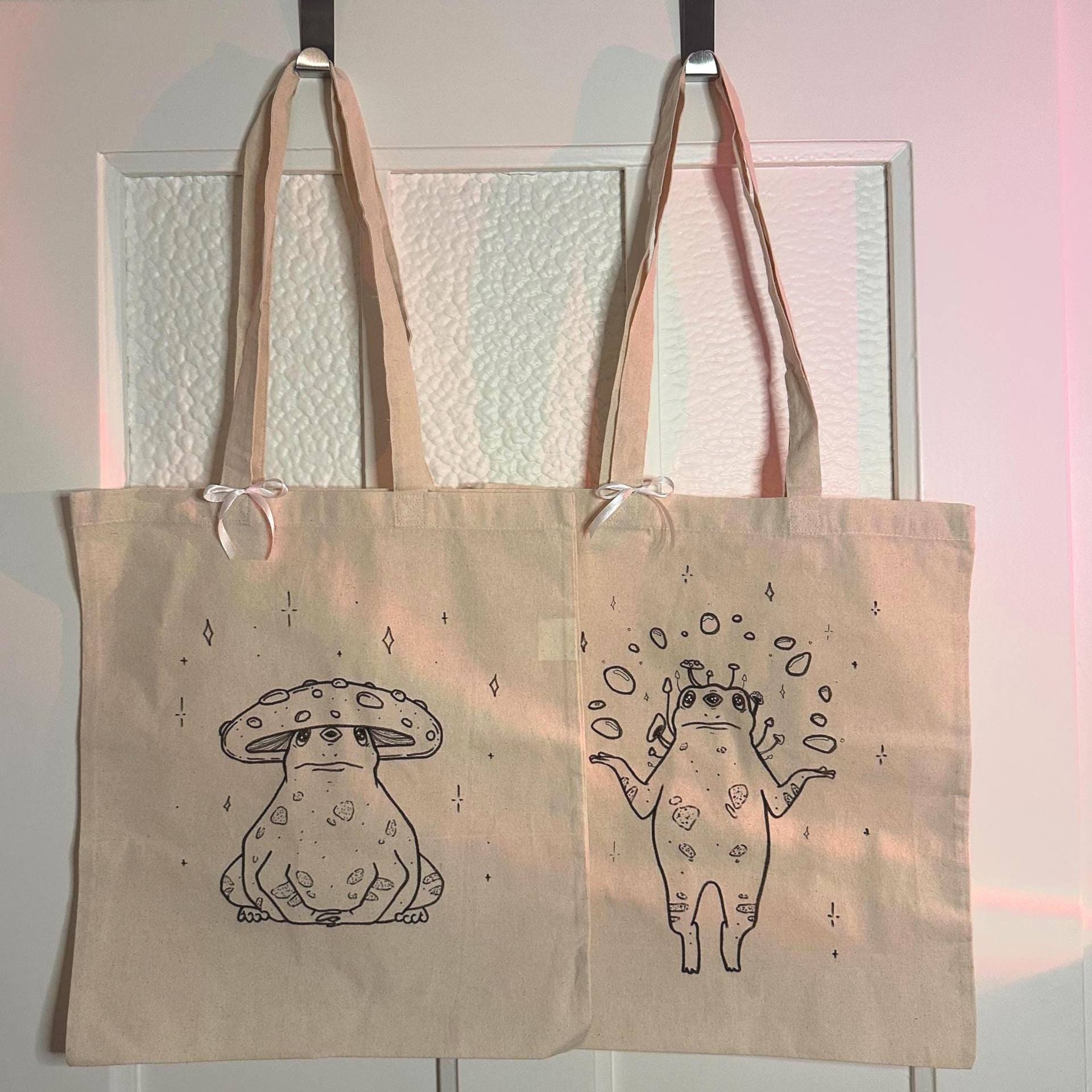 Jutebeutel Handbemalt | Frösche Krok Pflanzen Käfer Jutebeutel Handbemalt | Frösche Krok Pflanzen Käfer von MorisfairyforestShop