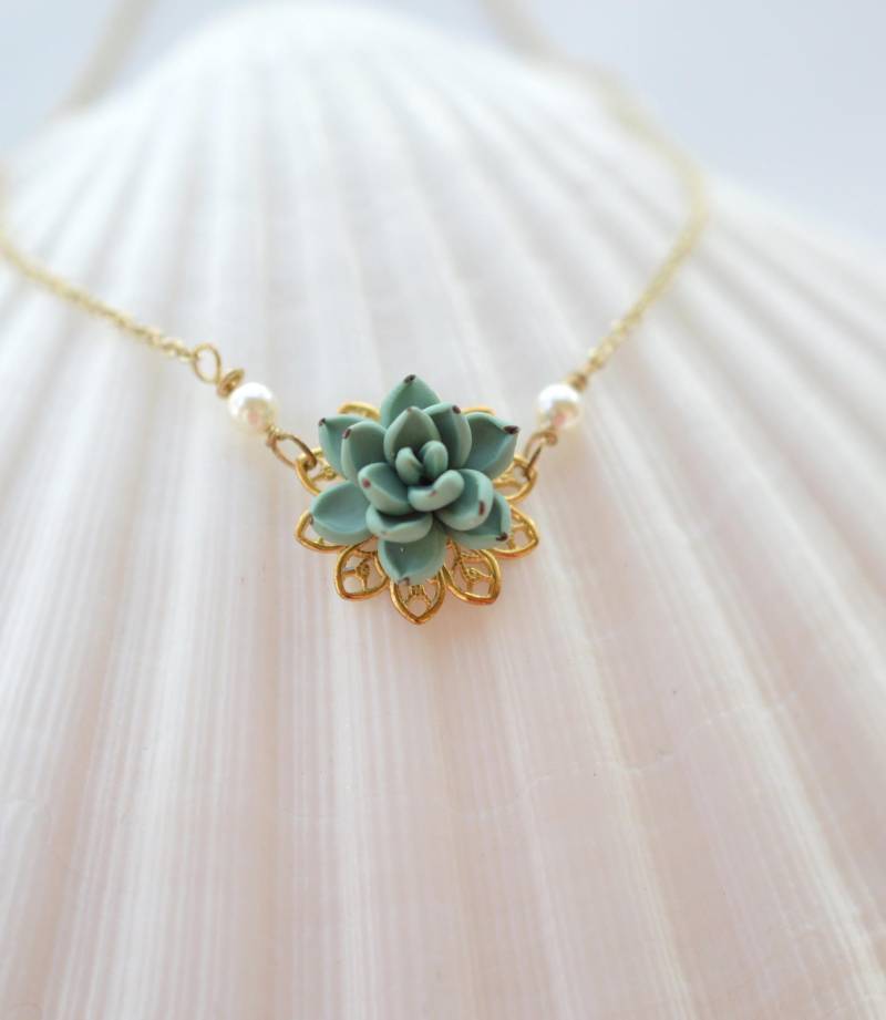 Dusty Mint Sukkulenten Halskette. Schmuck. Hochzeitsmotiv von MorningHeirloom