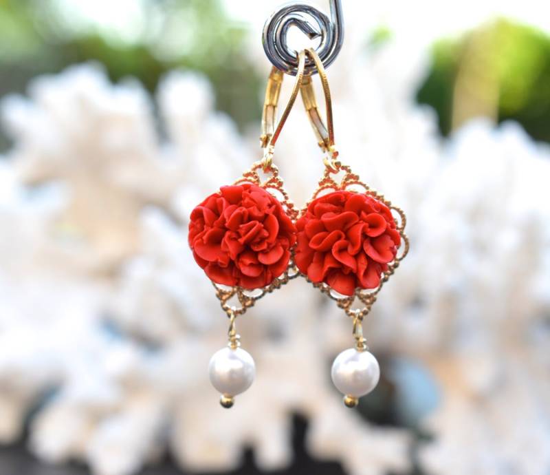 Sukkulente Rote Nelke Und Perlen Ohrringe. Statement Ohrringe Nelke von MorningHeirloom
