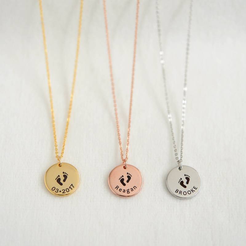 Neue Mom Halskette - Baby Füße Druck Mit Einem Namen Und Geburtsdatum, Personalisierte Mütter Halskette, Mama Zukünftige Mutter Geschenk, Push von MoruStudio