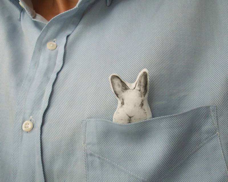 Hasen Brosche Textil Weiss Kaninchen Kopf Anstecknadel Stoff Weich Handgemacht Schmuck Ostern Niedlich von MosMea