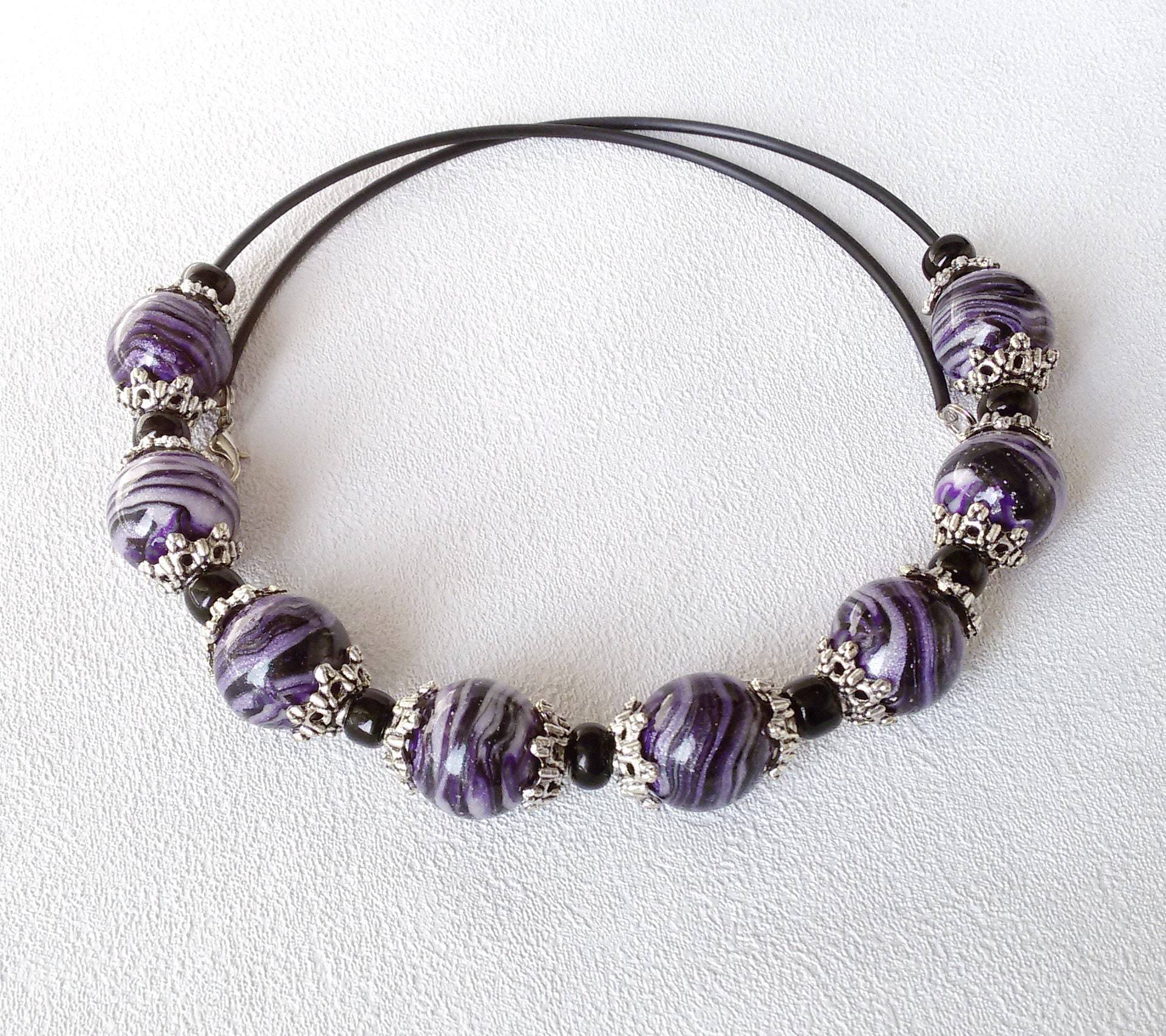 Dunkel Lila Kette Chunky Statement Große Perlen Schmuck Schwarz Weiß Polymer Clay Halsketten Für Frauen von MosaicArtJewelery