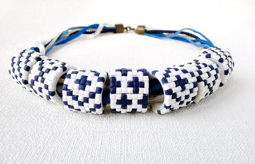 Großen Perlen Halskette Blau Weiß Schmuck Klobige Rohr Mosaik Nachahmung Zubehör Bib Handwerker von MosaicArtJewelery