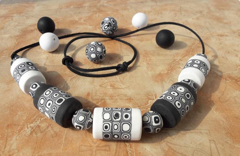 Schwarz Weiß Halskette Statement Schwarzer Schmuck Geburtstagsgeschenk Für Sie Alltag Perlen Zierliche Frauen Geschenk Schwarz von MosaicArtJewelery