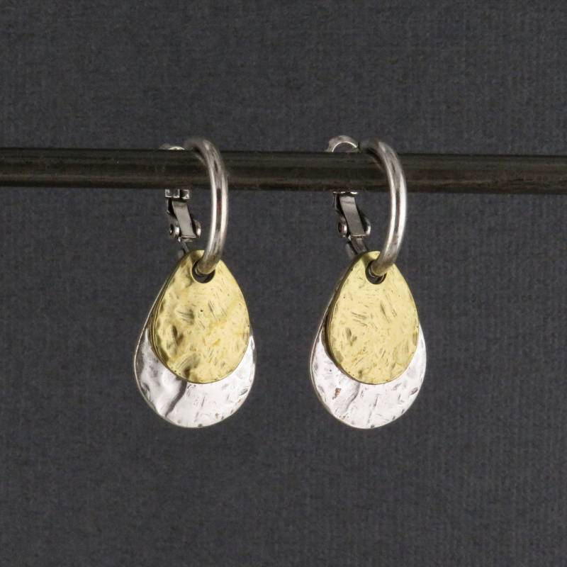 Zweifarbige Teardrop Ohrringe | Gehämmert Tropfen Gemischte Metallreifen Gold Creolen Rustikale Zweifarbige Teardrop Ohrringe | Gehämmert Tropfen Gemischte Metallreifen Gold Creolen Rustikale von MosaicSunStudio
