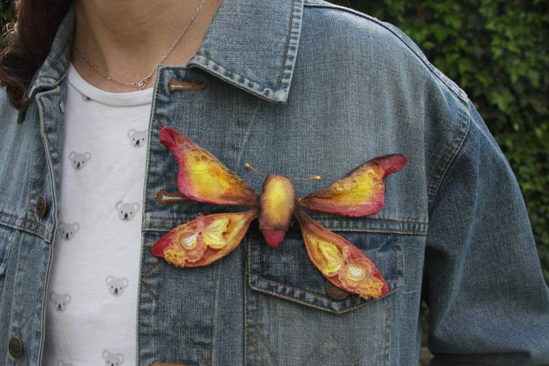 Textil Kunst Schmetterling Pin Rot Und Gelb Insekt Zubehör Natur Liebhaber Geschenk Für Ihre Aussage Schmuck Handtasche Schal Strickjacke Hut Textil Kunst Schmetterling Pin Rot Und Gelb Insekt Zubehör Natur Liebhaber Geschenk Für Ihre Aussage Schmuck Handtasche Schal Strickjacke Hut von MoselArtandCarvings