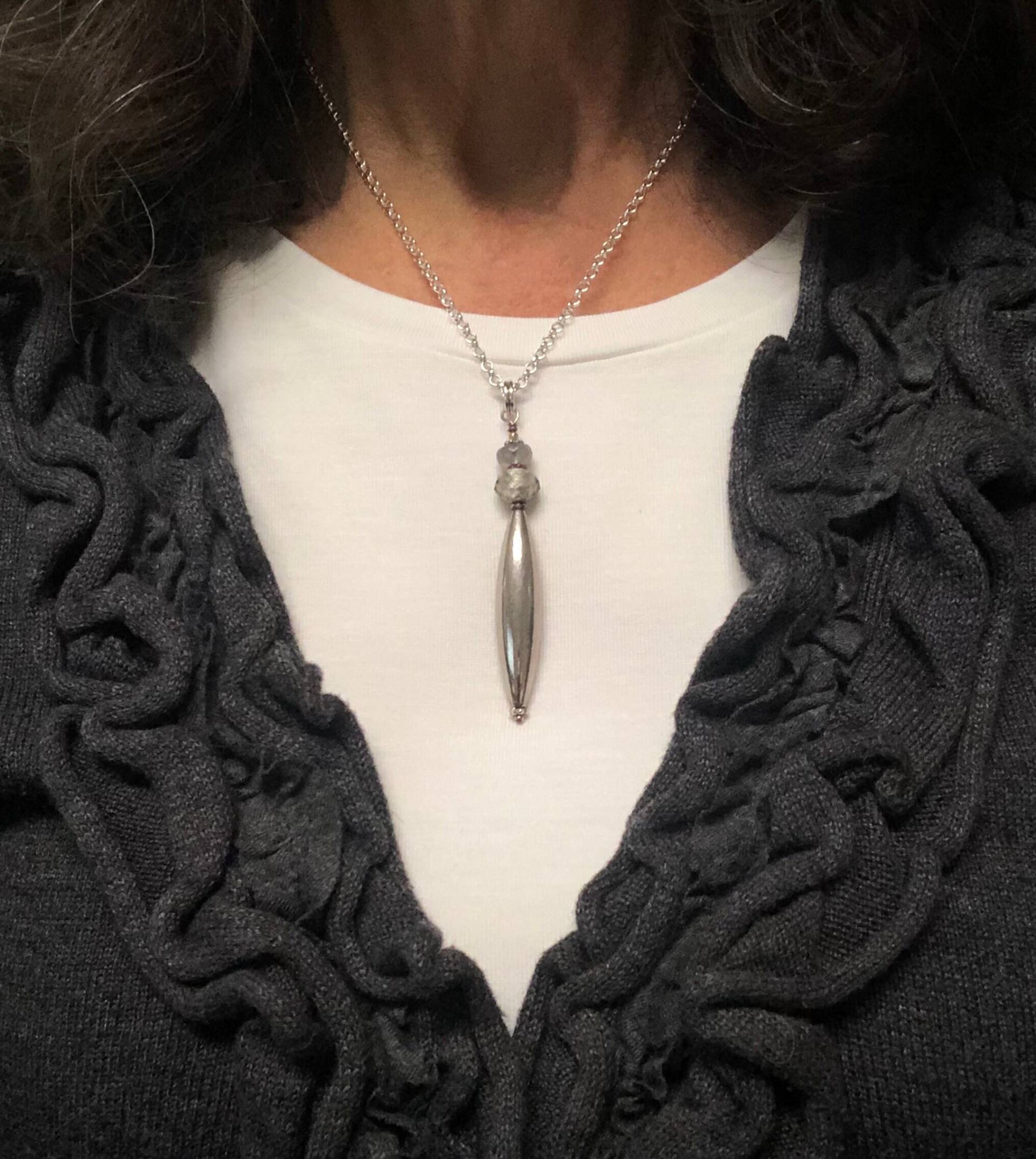 Antike Silber Anhänger Halskette, Dicke Rollo Ketten Perlen Boho Gothic Langer Tropfen von MossberryandStone