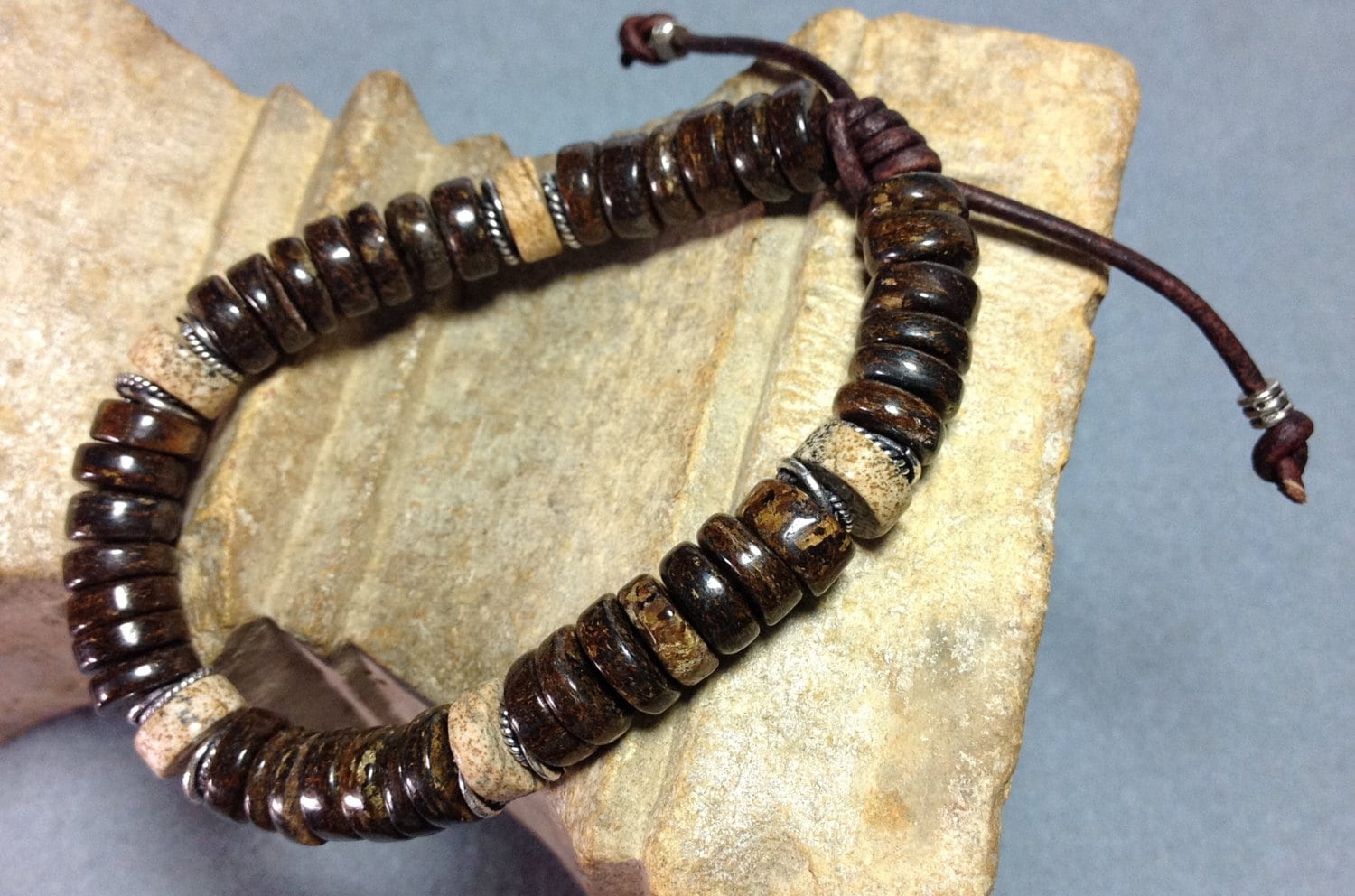 Herren Bronzit Leder Schiebearmband, Boho Armband, Stapelbares Schichtarmband, Yoga Armband von MossberryandStone