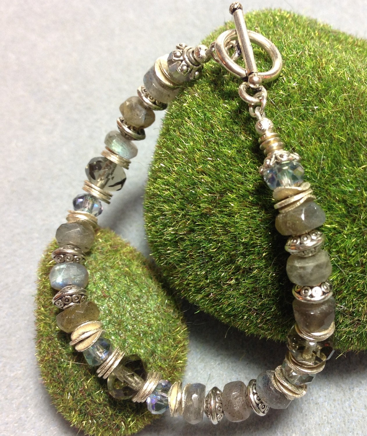 Labradorit Armband, Glas Bead Silber Halbedelstein Stapelbar Geschenk Für Sie von MossberryandStone